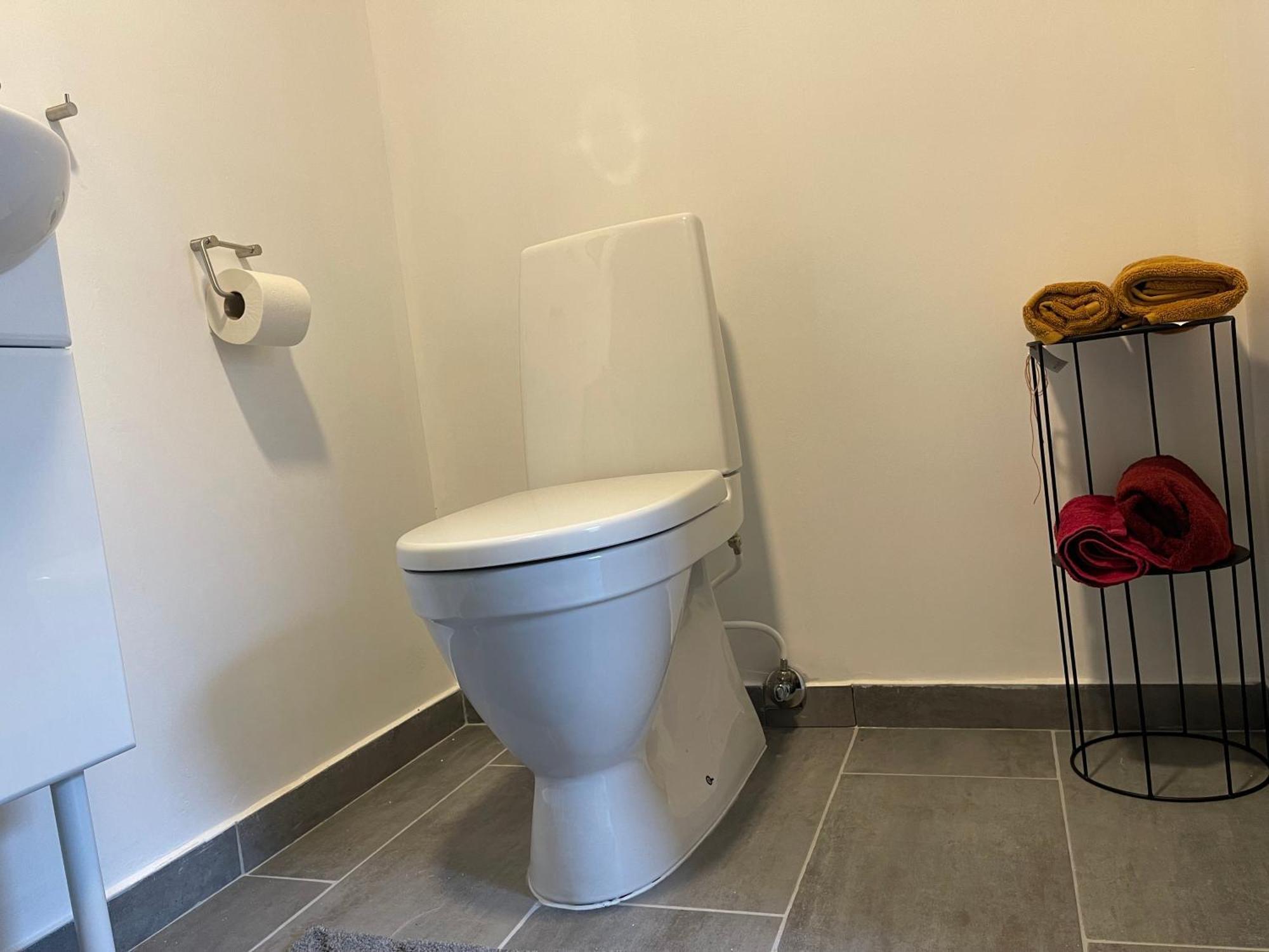 Billund- Newly Renovated 1 Bedroom Kitchen *